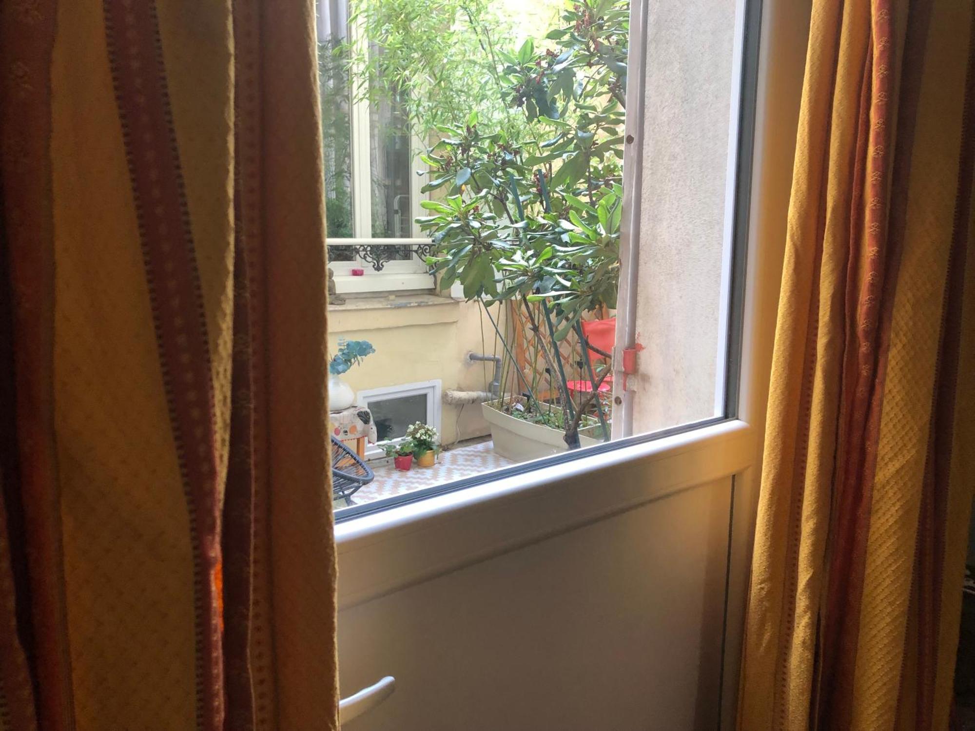 Guesthouse Familial Pour 2,3,4 Personnes De 44M2- Accessible Handic -Rez De Chaussee-Vues Sur Rue Et Patio Prive - Sejour, Chambre Separee-Cuisine,Salle De Bain,Lit Double Et Canape-Lit 2Pers-Entree De La Rue Berzelius-5 Minutes Du Metro Brochant-Lig Paris Ngoại thất bức ảnh