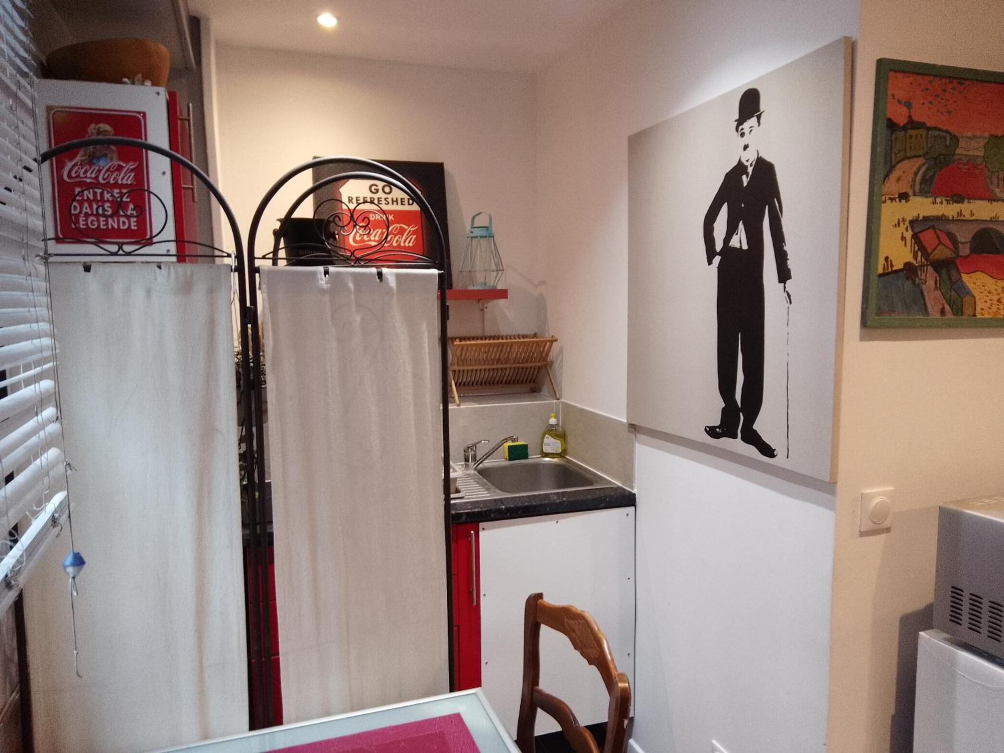 Guesthouse Familial Pour 2,3,4 Personnes De 44M2- Accessible Handic -Rez De Chaussee-Vues Sur Rue Et Patio Prive - Sejour, Chambre Separee-Cuisine,Salle De Bain,Lit Double Et Canape-Lit 2Pers-Entree De La Rue Berzelius-5 Minutes Du Metro Brochant-Lig Paris Ngoại thất bức ảnh