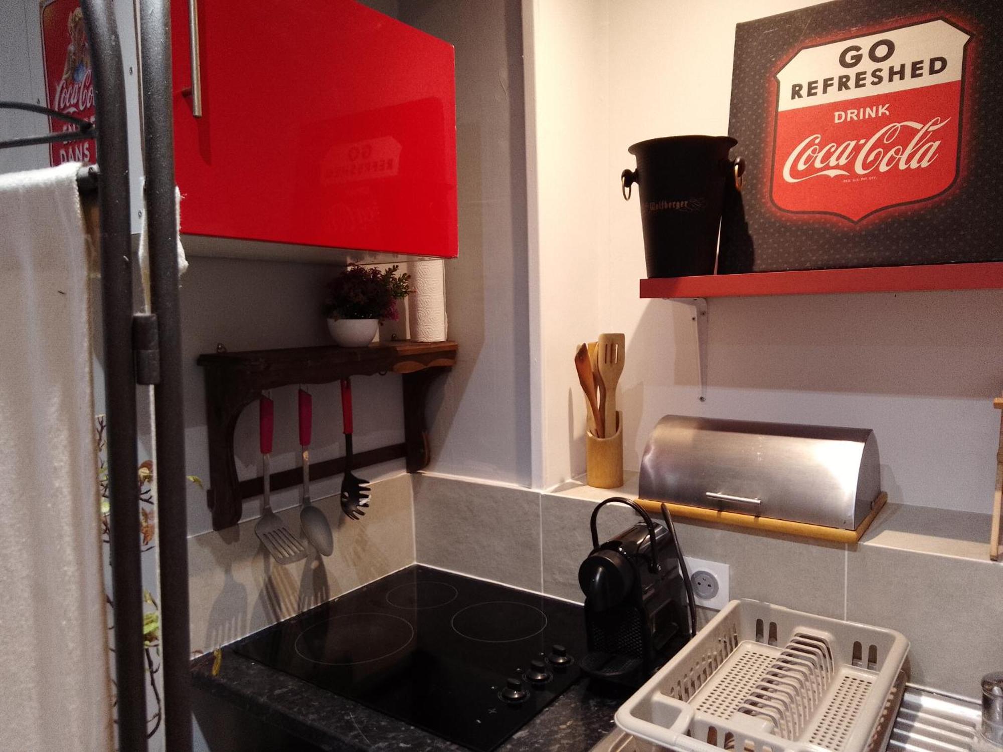 Guesthouse Familial Pour 2,3,4 Personnes De 44M2- Accessible Handic -Rez De Chaussee-Vues Sur Rue Et Patio Prive - Sejour, Chambre Separee-Cuisine,Salle De Bain,Lit Double Et Canape-Lit 2Pers-Entree De La Rue Berzelius-5 Minutes Du Metro Brochant-Lig Paris Ngoại thất bức ảnh